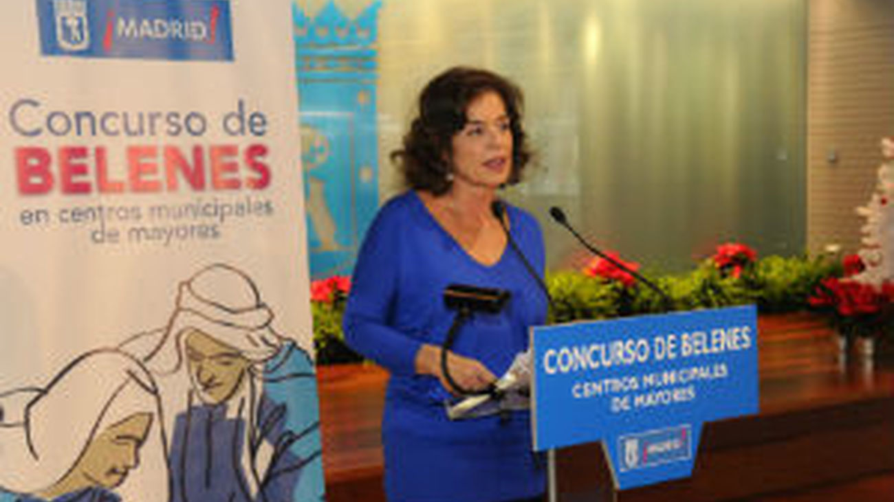 Los mayores 'montan' sus belenes