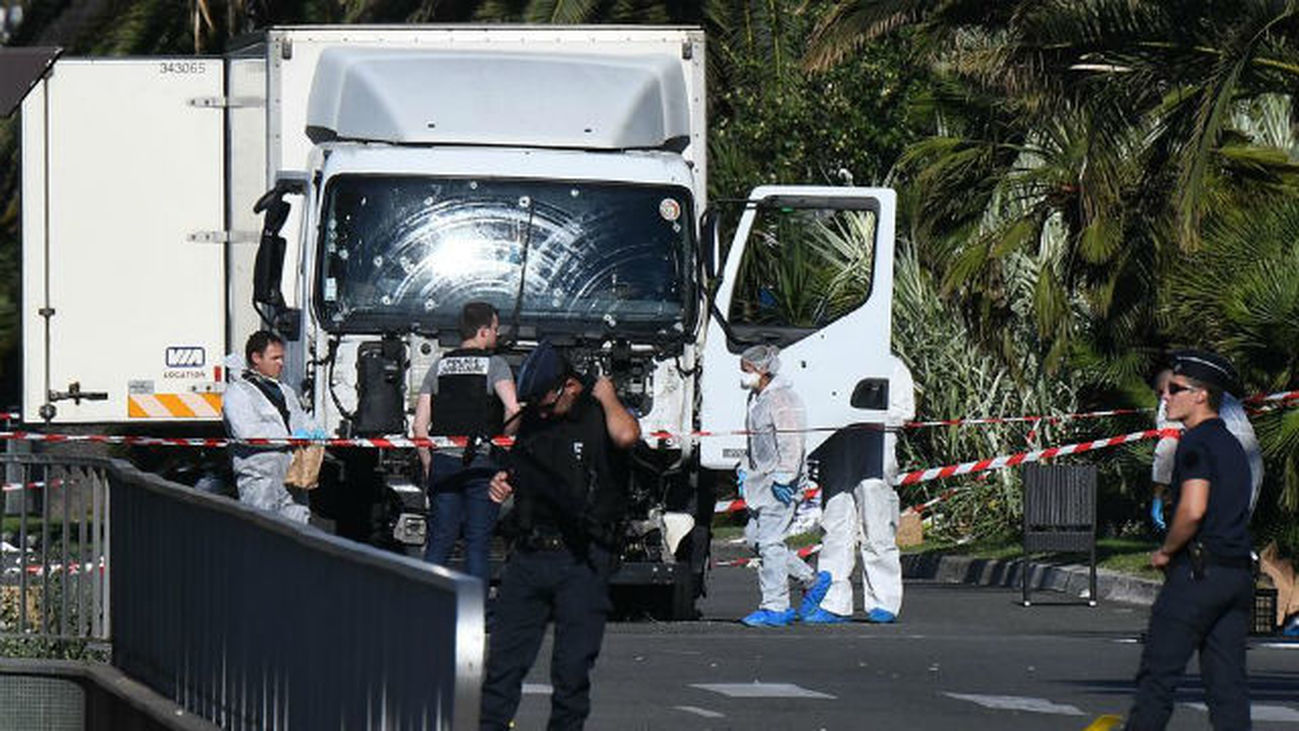 Al menos a 84 muertos y 18 heridos en estado crítico en atentado en Niza