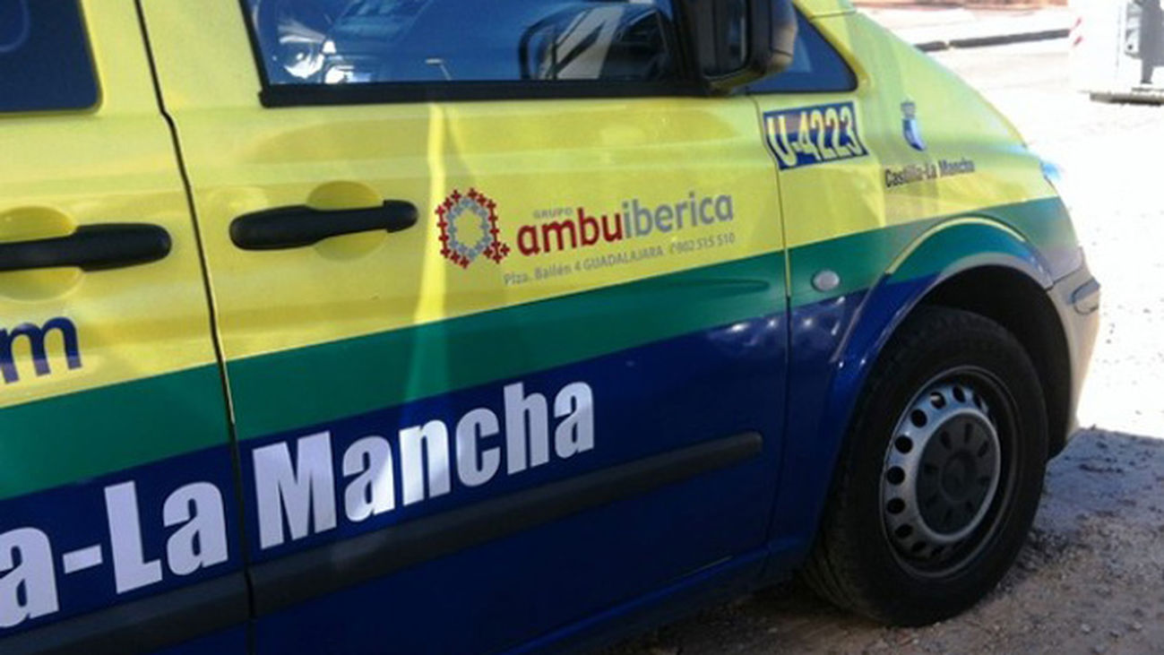 Una mujer lanza a sus hijos por la ventana, luego se tira, y resultan heridos