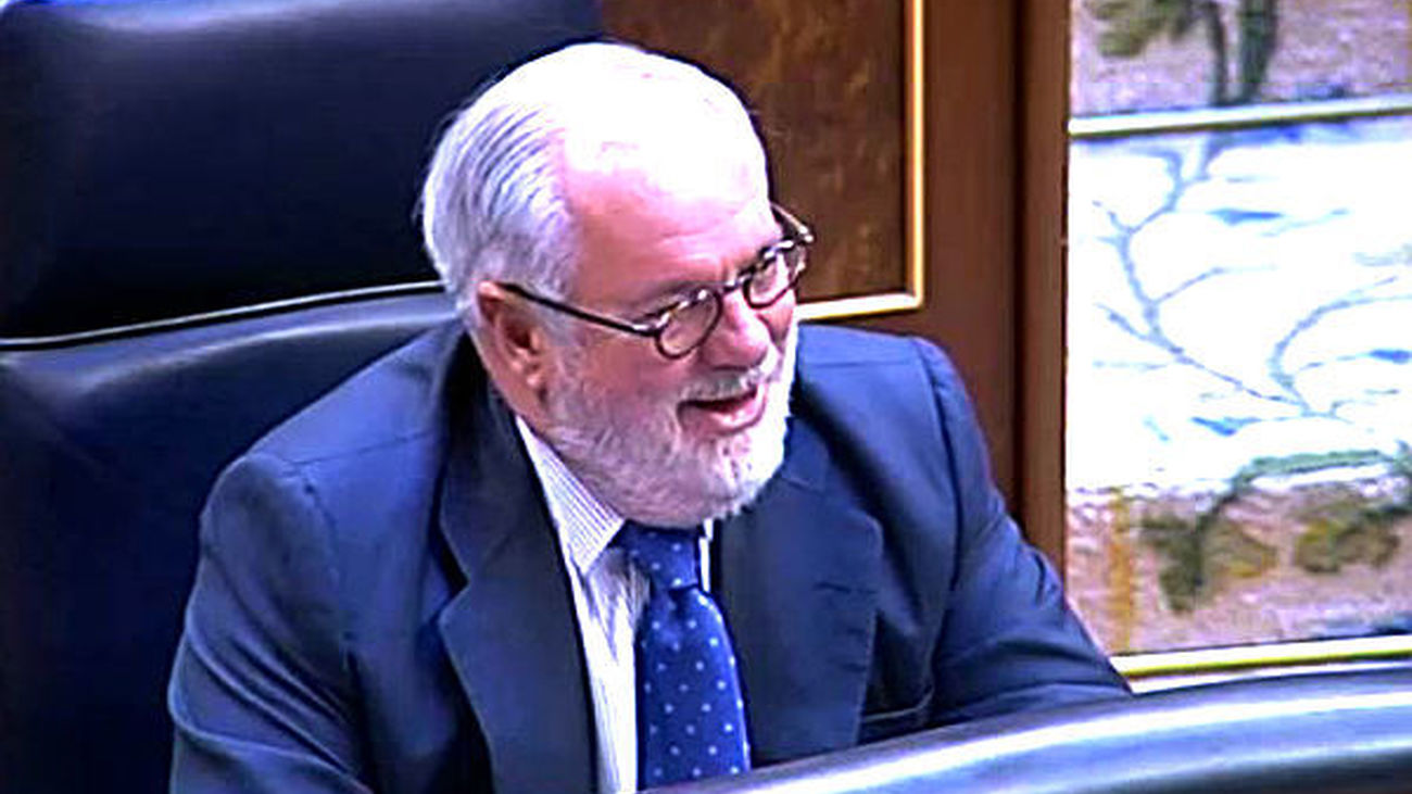 La oposición recurre al 'todos contra Cañete' para tratar de derrotar al PP
