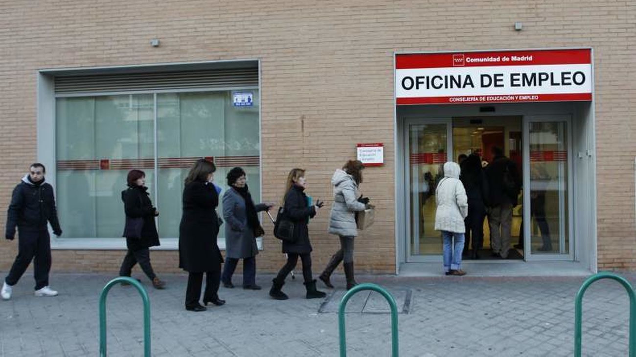 El paro sube en 57.257 personas en enero, su segundo menor repunte en este mes desde 2004