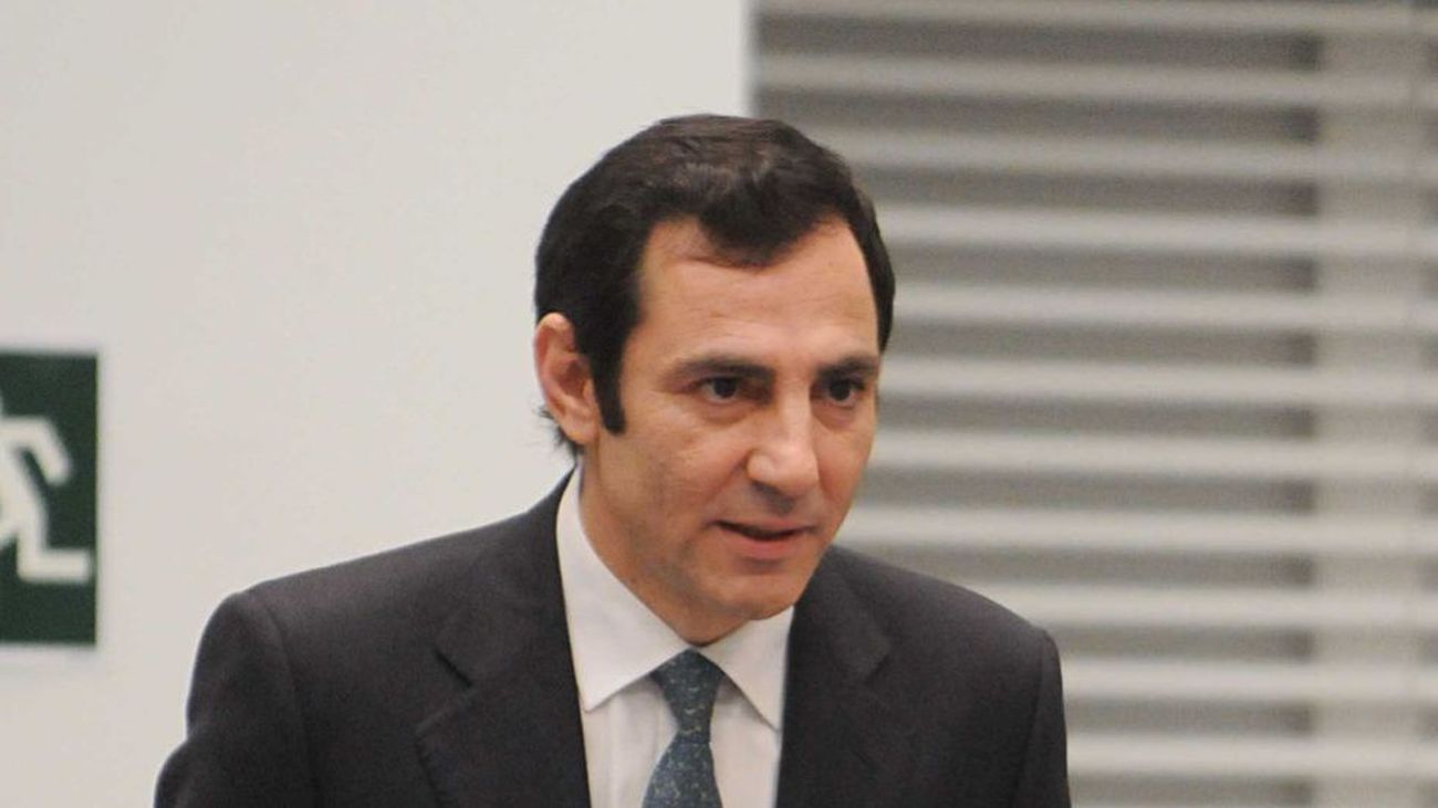 El concejal presidente de Hortaleza, Ángel Donesteve, pide disculpas por cesar a una funcionaria por ser madre