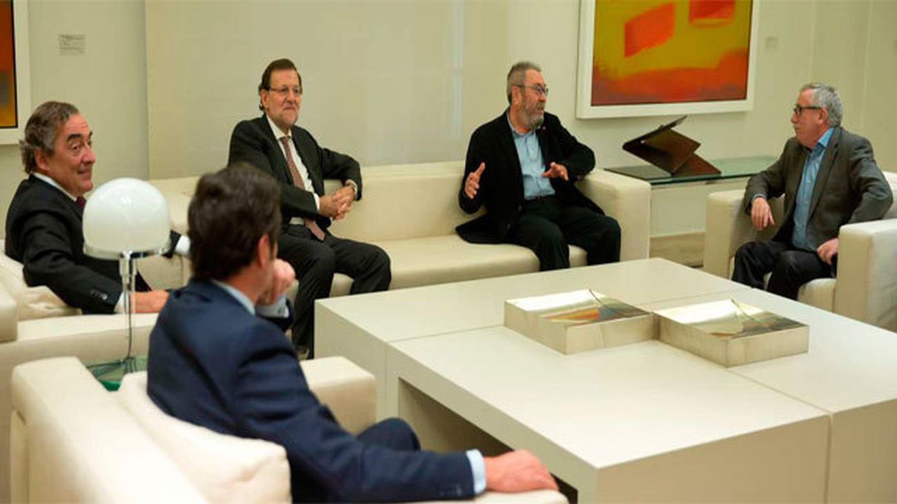 El presidente Mariano Rajoy transmite tranquilidad a los agentes sociales tras la reunión en Moncloa