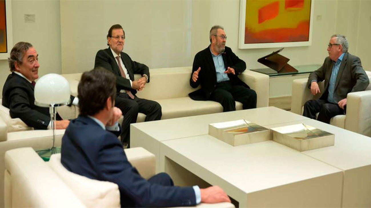 El presidente Mariano Rajoy transmite tranquilidad a los agentes sociales tras la reunión en Moncloa