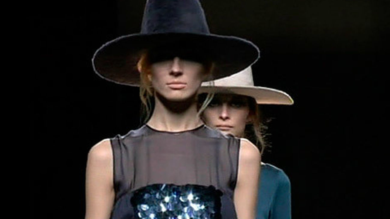 Un ramillete de consagrados diseñadores abre la gran cita internacional de la moda española