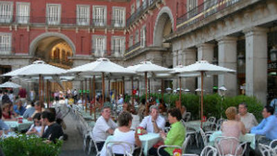 La recaudación por la tasa de terrazas en Madrid cae más de un 14% de media