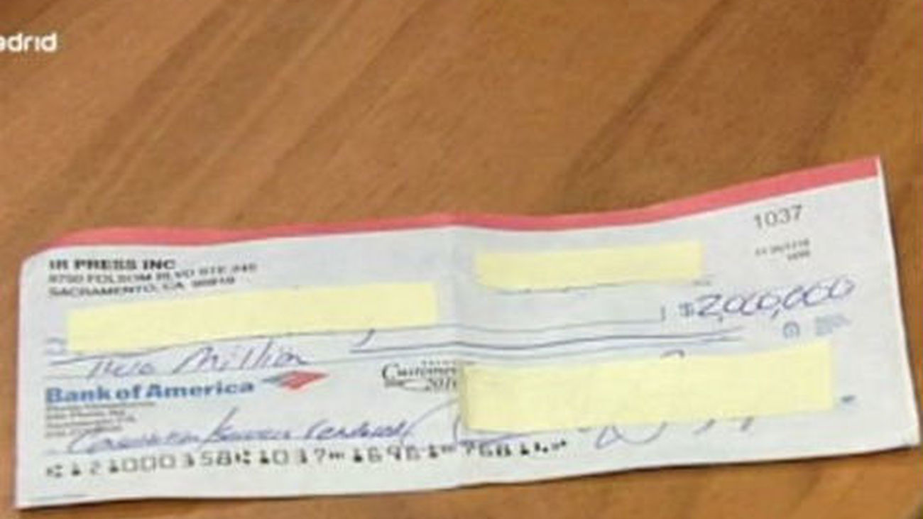 Un trabajador del Metro que se encontró un cheque de 2 millones de dólares