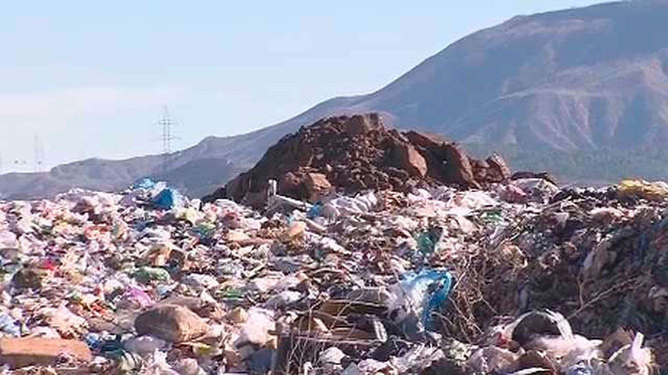 Alcalá rechaza ampliar el quinto vaso del vertedero como le pide la Comunidad