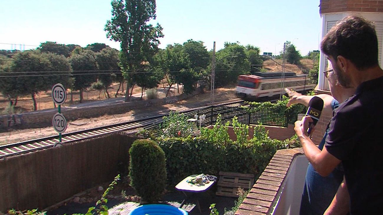 Malvivir en Las Rozas, con grietas en las casas y ruido ensordecedor por el paso del tren