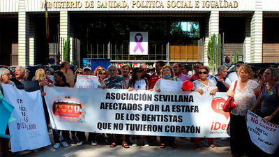 Afectados por iDental reclaman frente al Ministerio de Sanidad una solución ante la "estafa nacional"