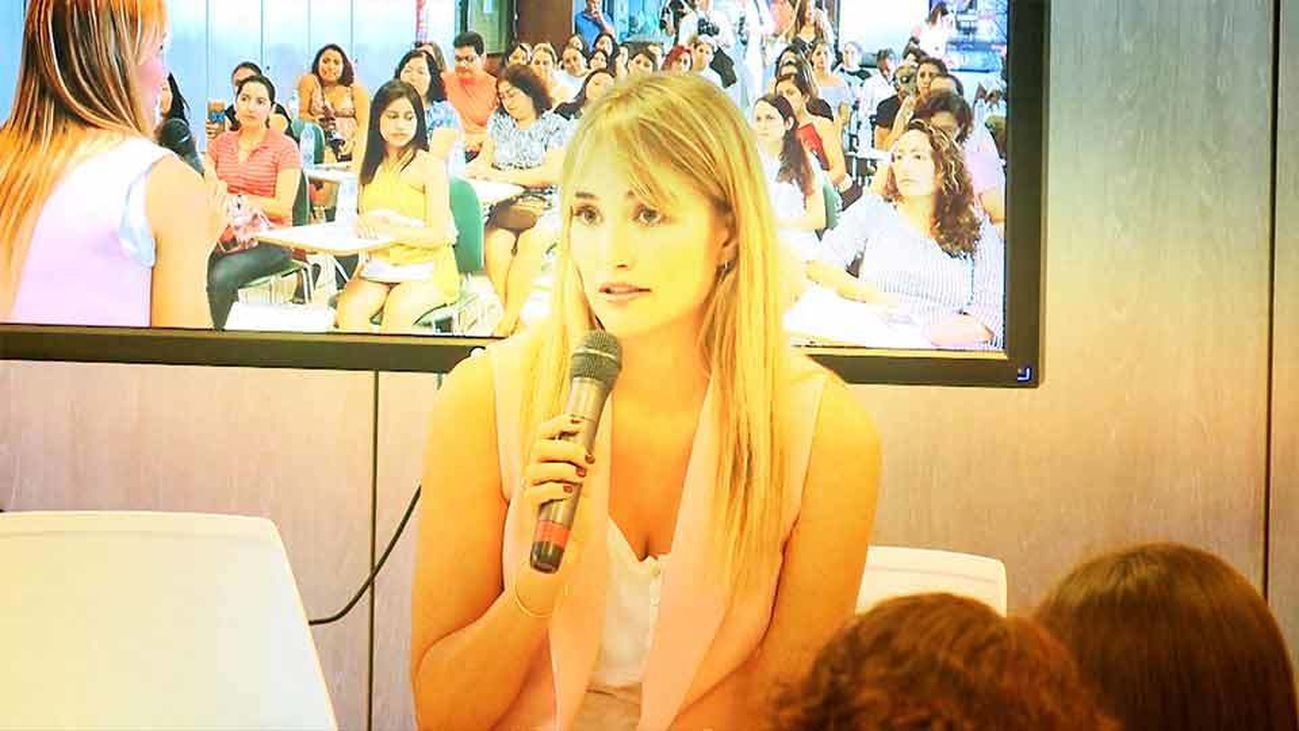 Alba Carrillo se hace profesora