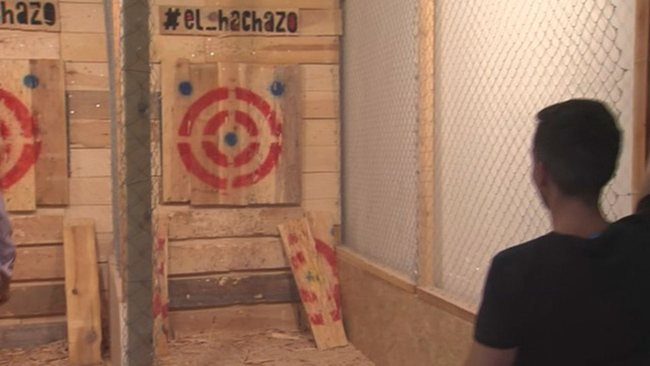 Una nueva diversión llega a Madrid: El lanzamiento de hachas