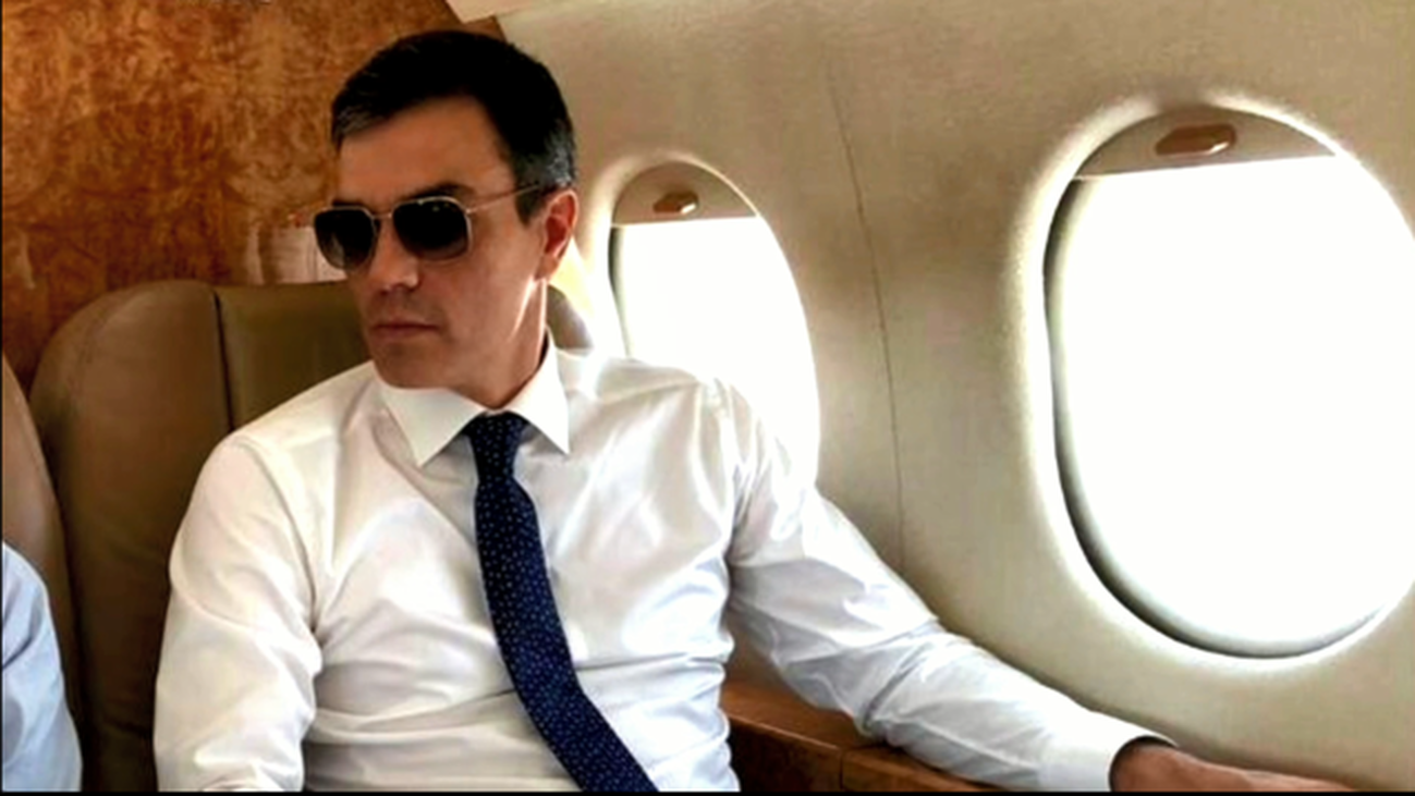Polémica por el vuelo oficial de Pedro Sánchez