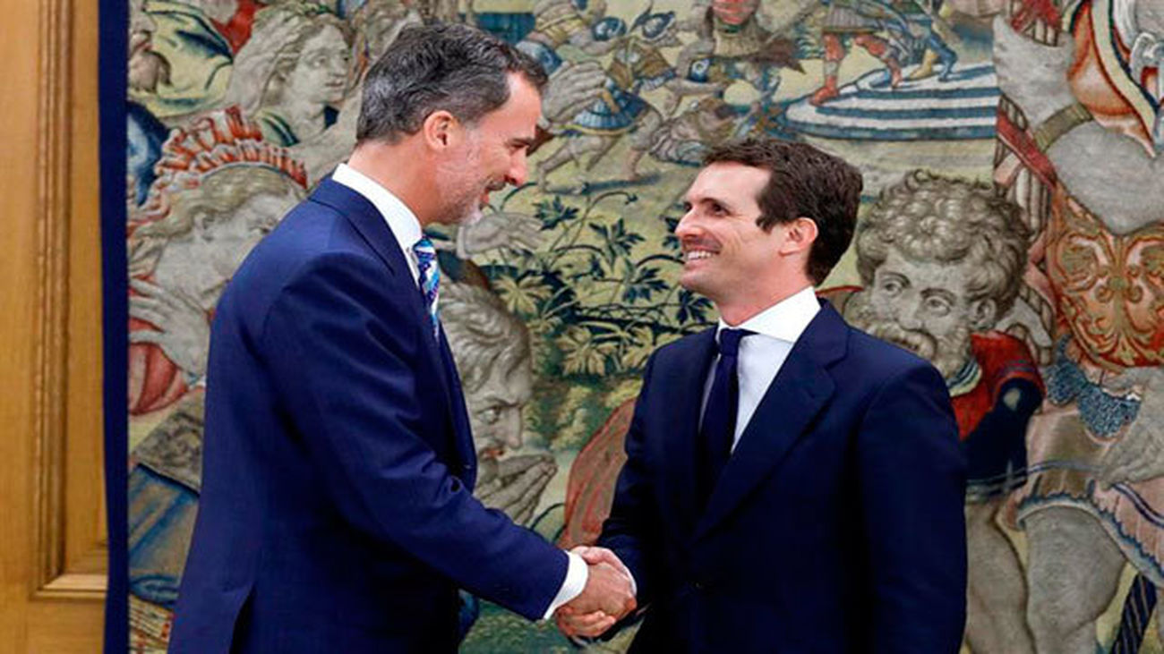 Felipe VI recibe a Casado como nuevo líder del PP