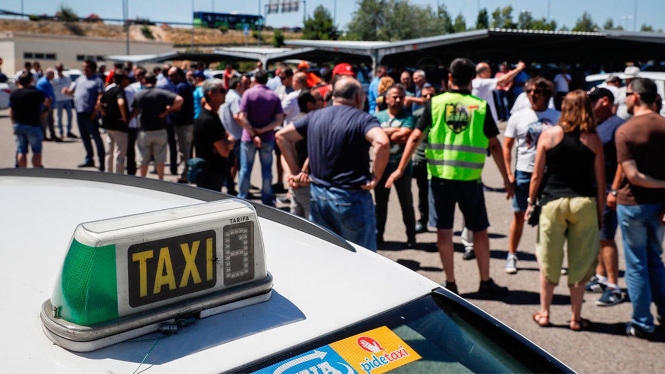 Los taxistas pedirán una paralización de las licencias VTC y transferir las competencias a las comunidades