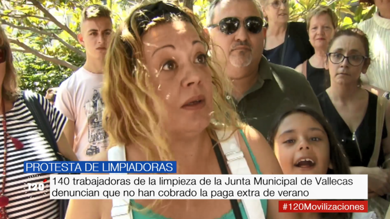 Sin pagas extra y con retrasos en sus nóminas, la protesta de 140 limpiadoras de Vallecas