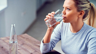 ¿Por qué es importante beber agua?