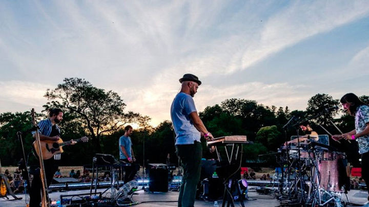 Vetusta Morla sorprendió con un concierto 'inesperado' en un parque madrileño / Telemadrid