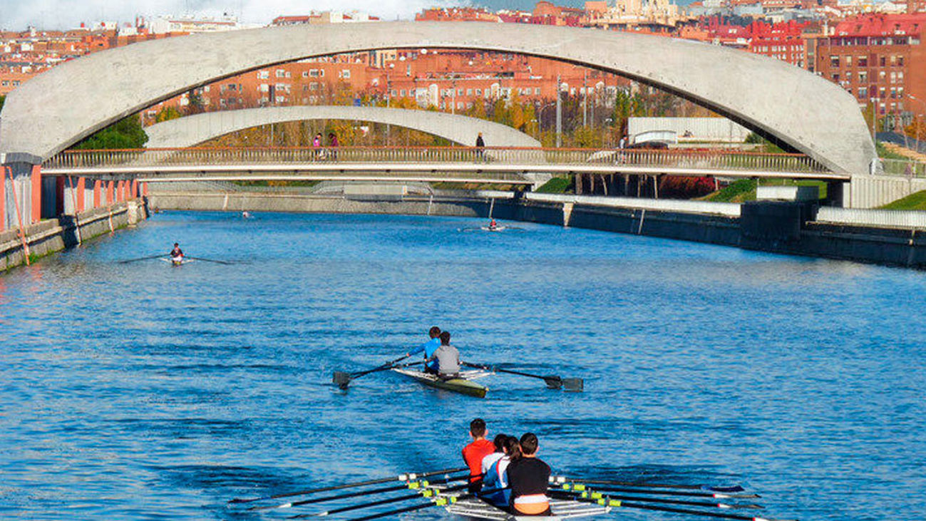 El Ayuntamiento abre mañana la presa del Manzanares donde entrenaba la Escuela de Remo para la "renaturalización" del río