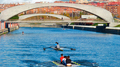 El Ayuntamiento abre mañana la presa del Manzanares donde entrenaba la Escuela de Remo para la "renaturalización" del río