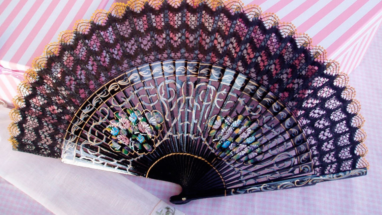 Reparación artesanal de abanicos