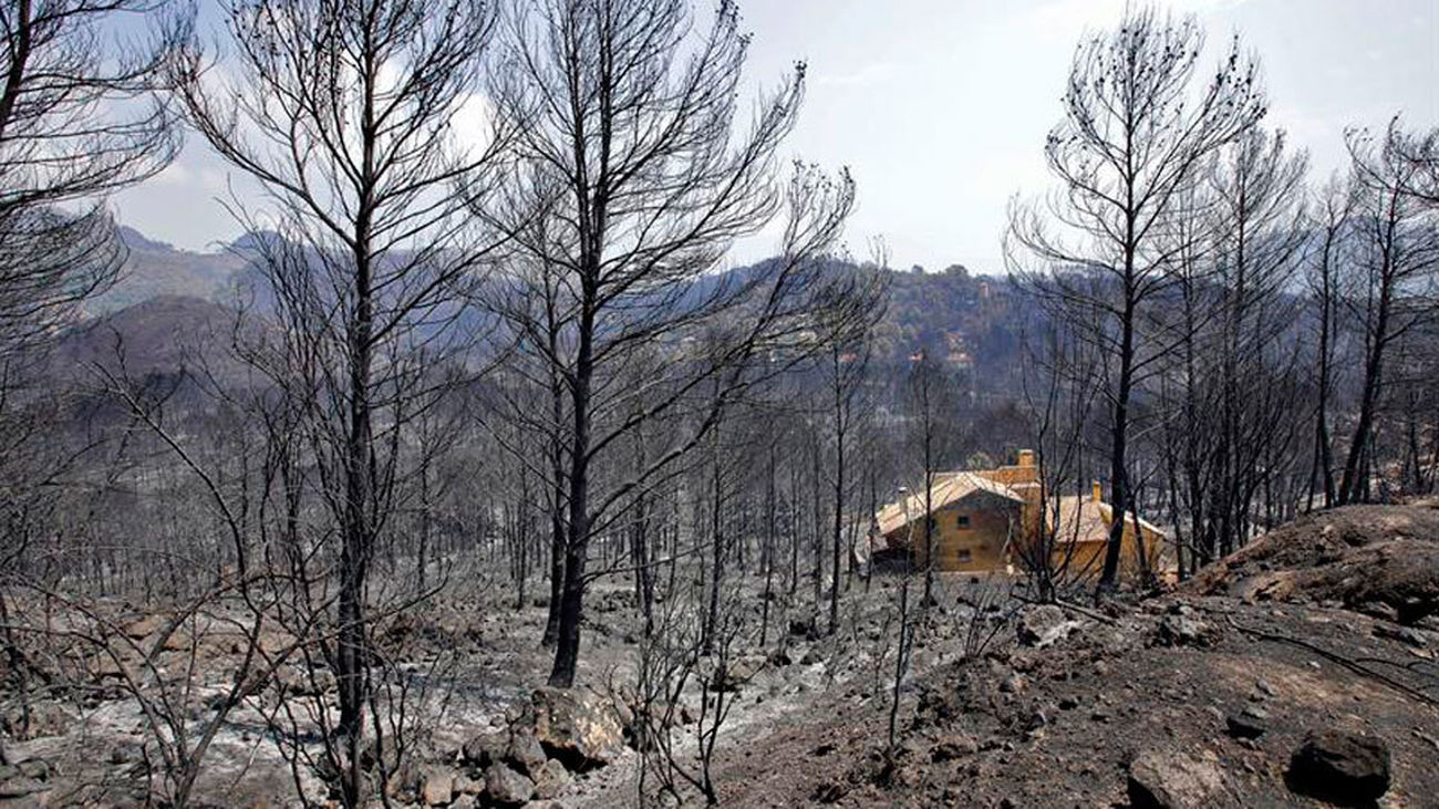 El incendio de Llutxent quema 3.003 hectáreas tras más de dos días activo