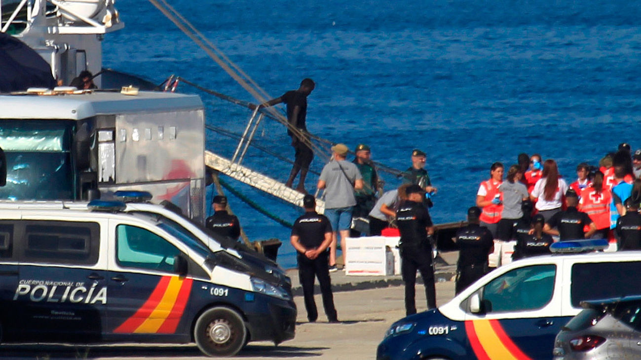 Desembarcan en Algeciras los 87 inmigrantes del barco Open Arms