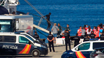 Desembarcan en Algeciras los 87 inmigrantes del barco Open Arms