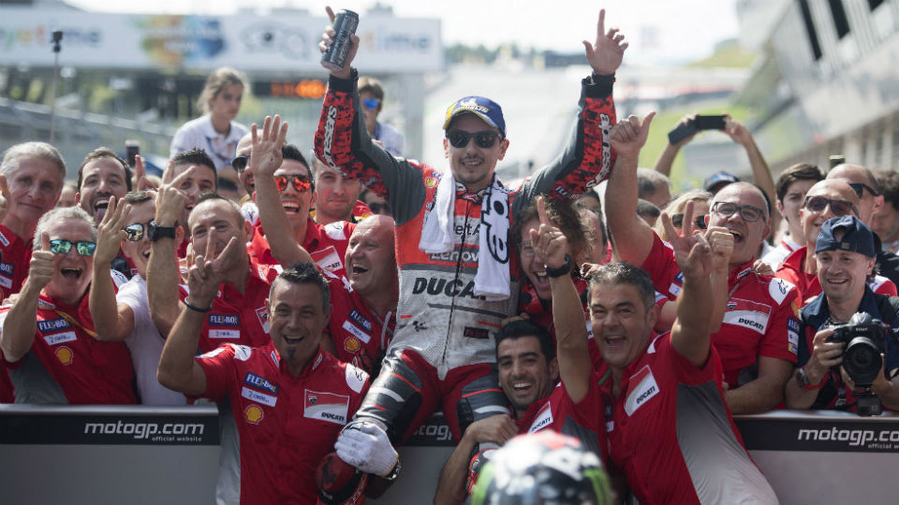 Lorenzo gana el mano a mano a Márquez y suma su tercera victoria