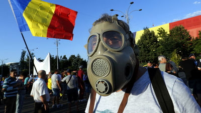 Los rumanos siguen protestando contra el Gobierno, que denuncia un golpe