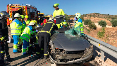 Huye campo a través tras una colisión frontal en Valdelaguna con un herido grave y otro leve