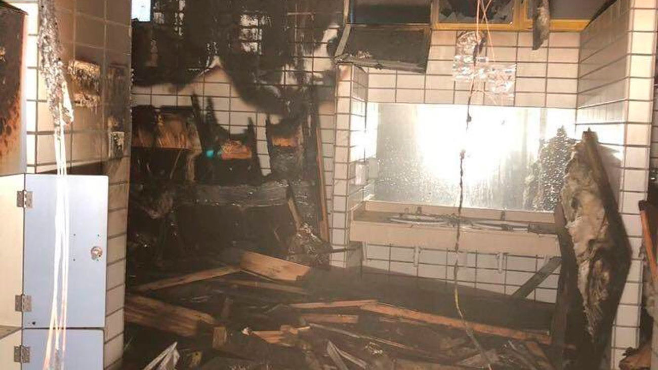Estado en que han quedado las saunas del polideportivo municipal José  Caballero de Alcobendas tras un incendio