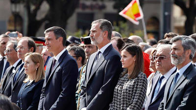 Barcelona tributa un emotivo homenaje a la víctimas del 17A en presencia del Rey