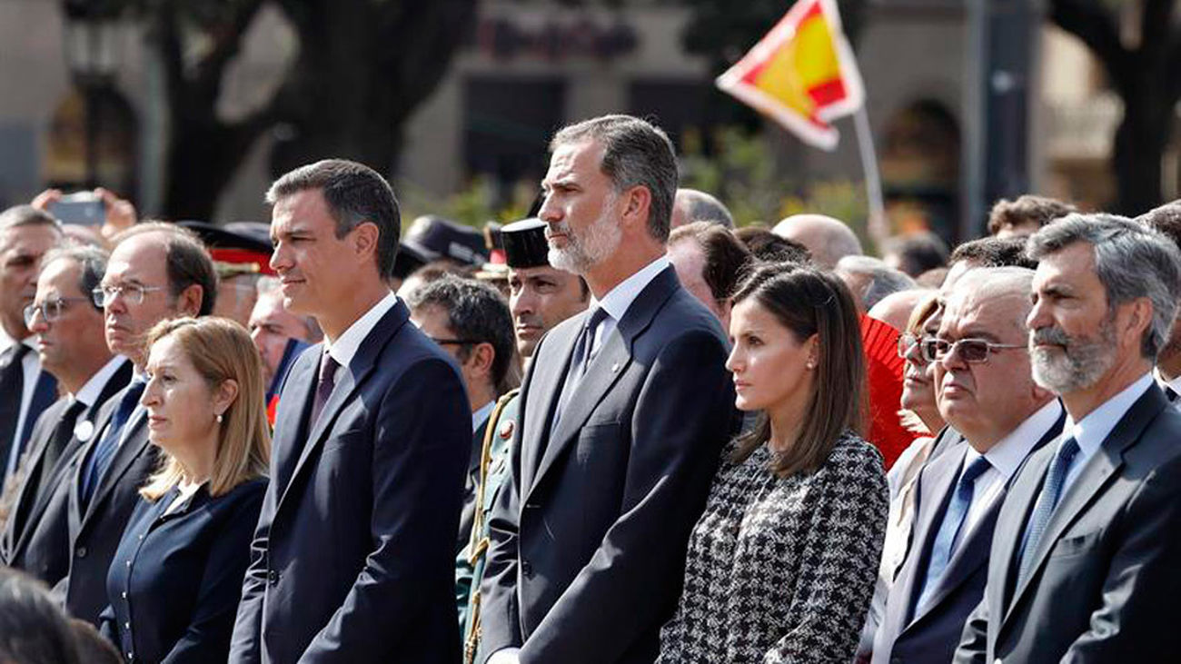 Barcelona tributa un emotivo homenaje a la víctimas del 17A en presencia del Rey