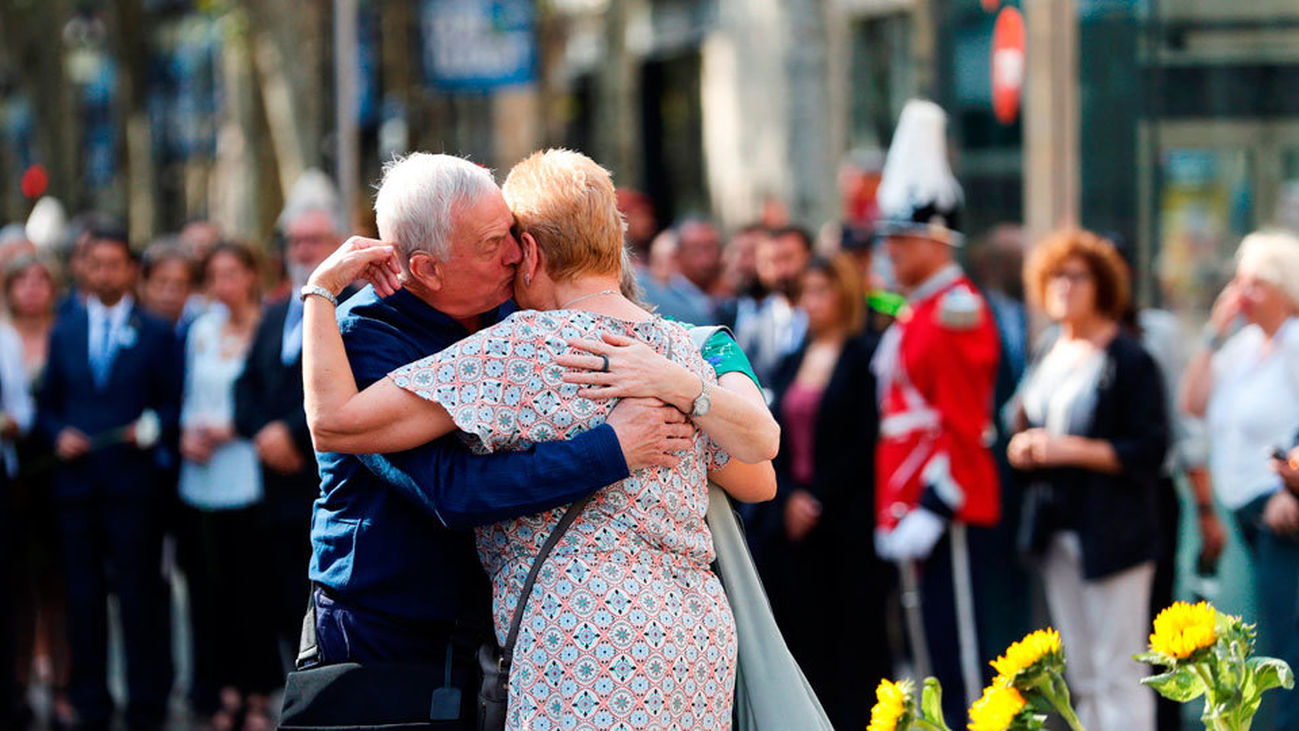 Unidad política con matices en el homenaje a los atentados de Barcelona