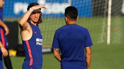 Simeone cree que Filipe Luis seguirá en el Atlético
