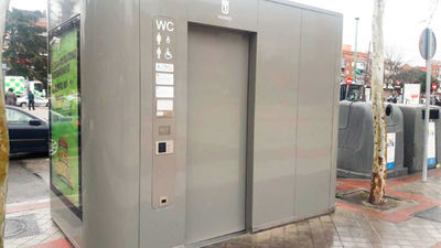 Más de 250 multas se ponen al mes en Madrid por orinar en la calle