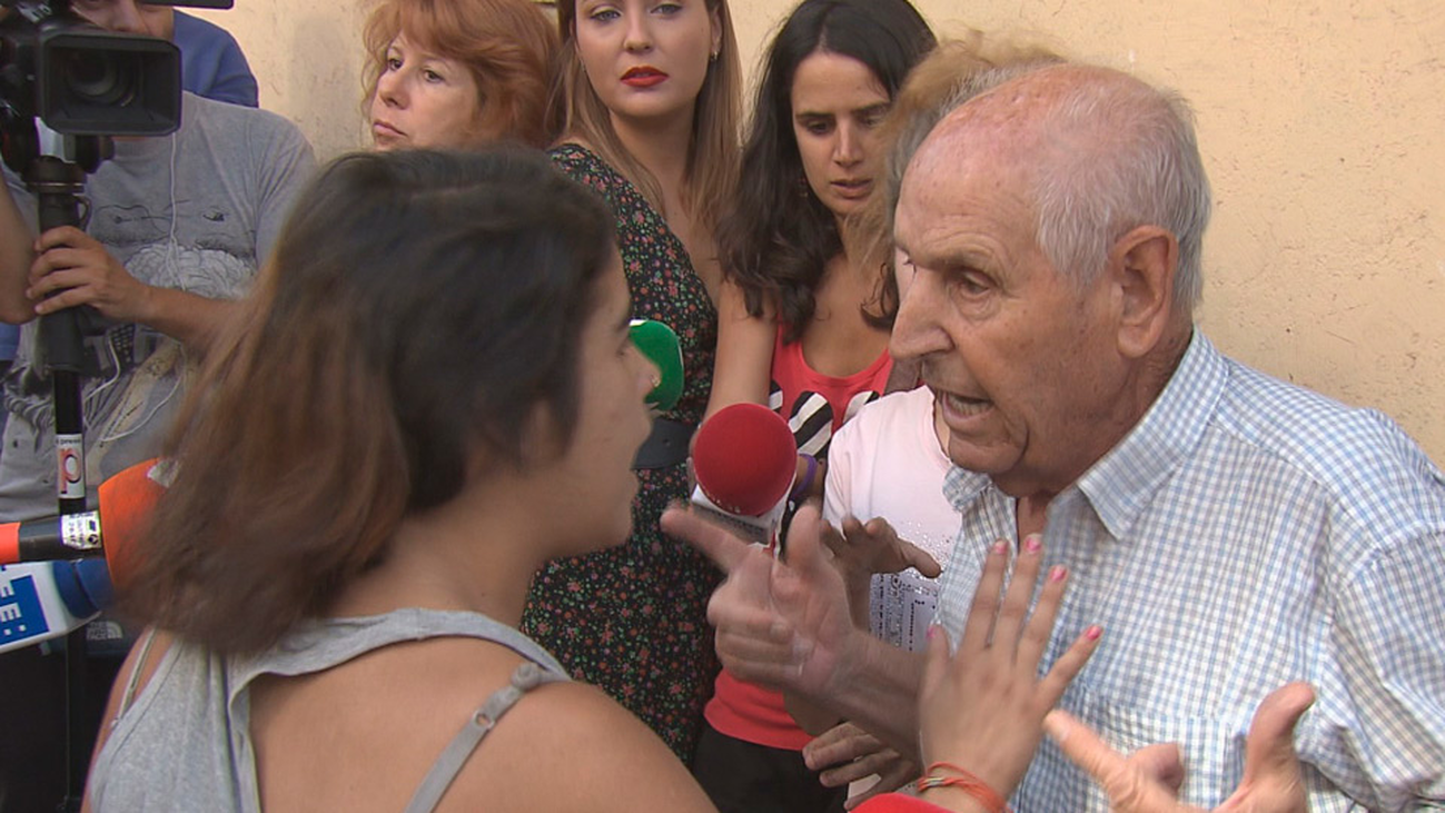 Tensión entre vecinos y okupas en un edificio en Villaverde