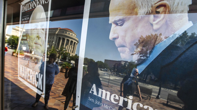 Planean dos capillas ardientes y dos funerales para el senador John McCain
