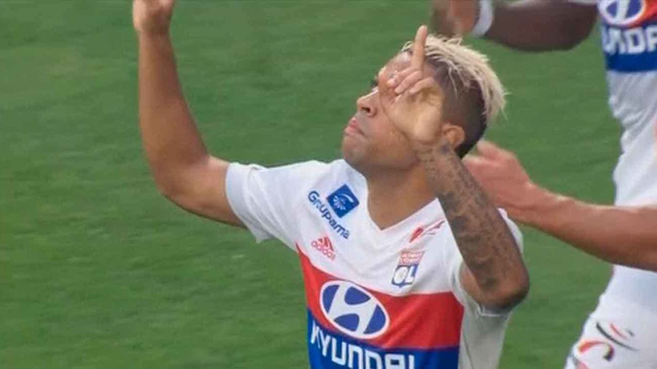 Mariano Díaz con la camiseta del Olympique de Lyon