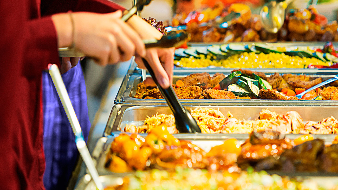 ¿Tú también has robado comida en el buffet del hotel?