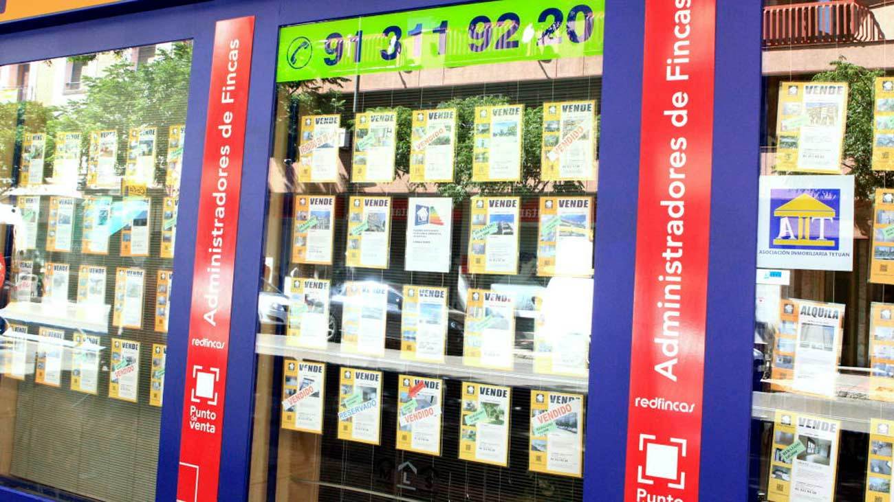 Cartel de una inmobiliaria. Archivo EFE