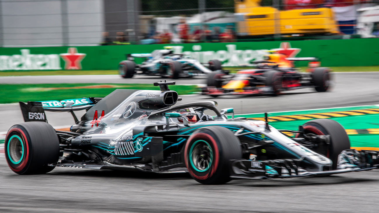 Hamilton refuerza su liderato al ganar en Monza