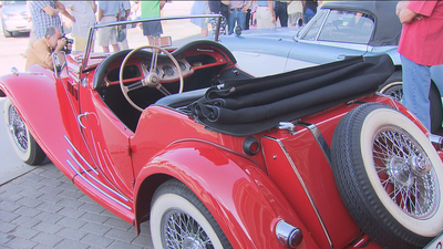 Concentración de vehículos clásicos en Valdemorillo