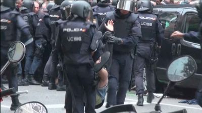 La Audiencia de Barcelona envía a juicio a 46 policías nacionales por las cargas del 1-O