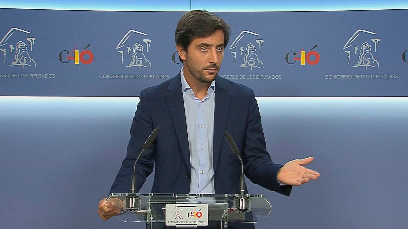 El Gobierno reconoce una leve "desaceleración" de la economía