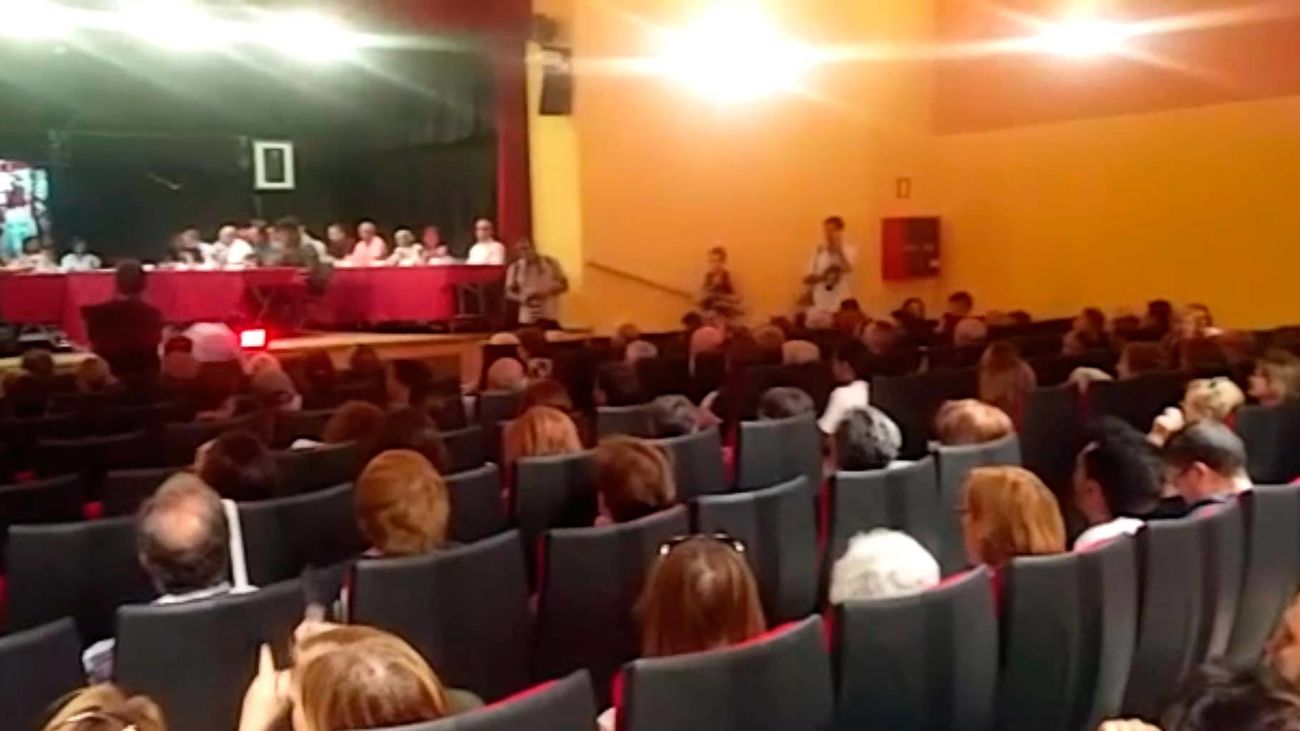 Protestas  vecinales contra Rommy Arce en el Pleno de Usera