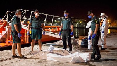 Llegan a Motril 107 inmigrantes, 5 de ellos muertos