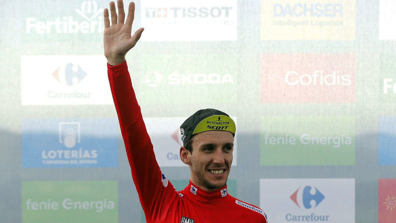 Yates se da una fiesta en Les Praeres, etapa y maillot rojo