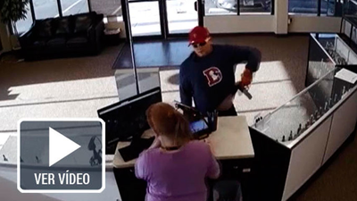 Intenta atracar una tienda y acaba sin pantalones